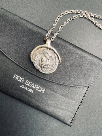 ROB - Single piece necklace