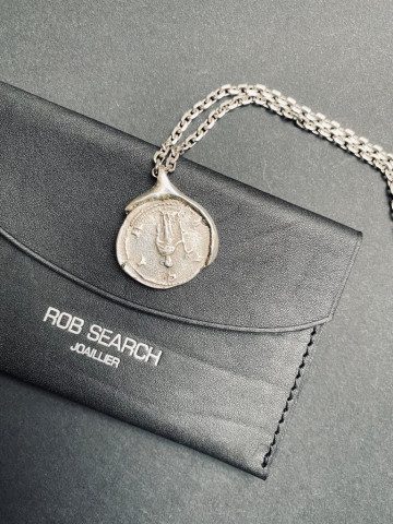 ROB - Single piece necklace